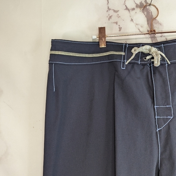 Tommy Bahama Swim Shorts Men 38 Large Black Board Trunk Mesh Beach Flower Floral - Picture 2 of 12